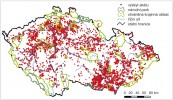 Mapa rozšíření akátin na území České republiky. Podle dat Agentury ochrany přírody a krajiny ČR (2011) a České národní fytocenologické databáze (2011).  Upraveno podle: M. Vítková a kol. (2016)