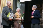 Helena Illnerová a nositelé  Zvláštního ocenění časopisu Živa Lucie Juřičková a Petr Pyšek. Foto L. Svoboda, AV ČR