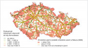 Potenciál dálnic a silnic první třídy z hlediska podpory biologické rozmanitosti denních motýlů. Mapa integruje informace o návaznosti silničních úseků na zvláště chráněná území (červené plochy) a míru propojenosti silničních okrajů  ve vztahu ke zdrojovým biotopům. Barva úseků značí přítomnost zdrojového stanoviště v konkrétní vzdálenosti od komunikace. Tmavě zelený úsek komunikace leží do 0,5 km od zdrojových stanovišť, červený více než 4 km, tedy ve vzdálenosti přesahující disperzní schopnost většiny našich druhů denních motýlů s lokálním rozšířením. Zelené úseky komunikací tak představují potenciálně vhodná místa pro uplatnění revitalizačních opatření s cílem podpory volně  žijících motýlů (a dalších bezobratlých). Orig. D. Kouřil a A. Lepková, s využitím zdrojů Ředitelství silnic a dálnic ČR a Agentury ochrany přírody a krajiny ČR
