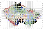 Šíření křižáka pruhovaného v České republice – stav v r. 2017. Zeleně původní výskyt v 50. letech 20. stol.,  červeně první novodobé nálezy, modře nově obsazená území oproti předchozí mapě. Orig. P. Dolejš a K. Rückl