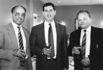 Erik De Clercq, John Martin a Antonín Holý (zleva doprava) 24. dubna 1996 při oslavě schválení cidofoviru jako léku proti retinitidě způsobené cytomegalo­virem. Foto z archivu L. Holé
