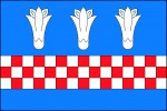 Tři květy vachty trojlisté (Menyan­thes trifoliata) na vlajce Římova, okres Třebíč, udělené v r. 2001