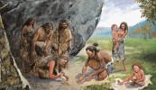 Člověk moudrý (Homo sapiens) –  rozdělávání ohně pomocí křesacích kamenů. Orig. P. Modlitba,  z knihy J. Maliny Mluvící prahrnec a jiné  prapříběhy (Akademické nakladatelství CERM, Brno 2012)