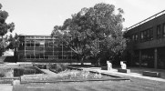Jodrell Laboratory v Royal Botanical Gardens (RBG) v Kew ve Velké Británii. Její součástí jsou vědecká pracoviště zabývající se fylogenezí a taxonomií hub a lišejníků, i rozsáhlé herbářové sbírky hub (sloučené sbírky RBG a International Mycological Institute, IMI). Foto O. Koukol
