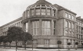 Budova Fyziologického ústavu  Univerzity Karlovy, na němž působili fyziologové František Mareš a jeho žák Edward Babák, než se přemístil do Brna. Literární atlas československý 2., Ministerstvo školství a národní osvěty, ČAVU, Prometheus, B. Vavroušek, ed., Praha 1938