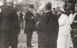 Tomáš Garrigue Masaryk při návštěvě Vysoké školy zvěrolékařské v Brně r. 1924 s E. Babákem, přítelem z doby působení na UK. Převzato se svolením: 75 let vysokého veterinárního učení v Brně (1993)