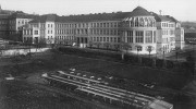 Ústav pro histologii a embryologii v Praze na Albertově (dnešní Purkyňův ústav). Archiv Univerzity Karlovy