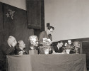 Ivan Málek (1909–1994) jako hlavní řečník na první plenární konferenci nově zřízeného Ústředního ústavu biologického 19. února 1951. Z lékařské fakulty v Hradci Králové si do něj přivedl svůj mikrobiologický tým, který se později stal základem budoucího Mikrobiologického ústavu ČSAV. První plenární konference Ústředního ústavu biologického, která se konala 19. února 1951; MÚA, A AV ČR, fond Ivan Málek, kart. 70, i. č. 1177.