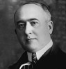 Milutin Milanković, 20. léta 20. století. Autor snímku neznámý. Převzato z Wikimedia Commons, v souladu s podmínkami použití (https://commons.wikimedia.org/wiki/File:Milutin_Milankovi%C4%87_2.jpg)