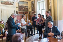 Pavel Kovář  a Helena Illnerová blahopřáli ke Zvláštnímu ocenění Haně Šimkové a Romanu Hobzovi. Foto P. Jáchimová, AV ČR